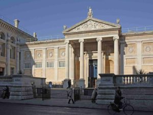 ultimate-guide-to-the-Ashmolean-Museum-Oxford-walking-tours