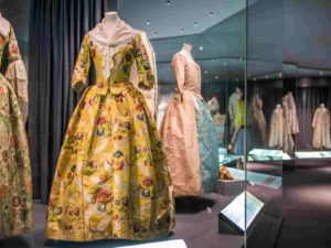 ultimate-guide-to-the-Fashion-Museum-bath-walking-tours